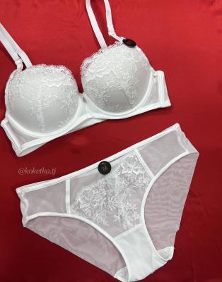 Бюстгальтер с трусиками (пуш-ап)