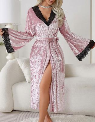 Велюровый халат с кружевом