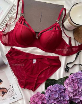 Бюстгальтер с трусиками (пуш-ап)