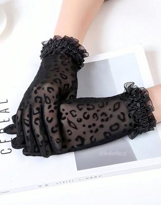 Нежные кружевные перчатки 