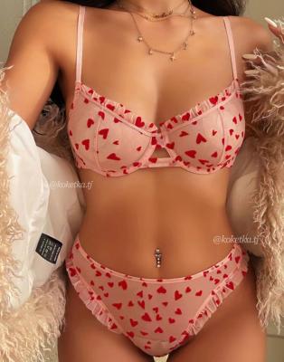 Бюстгальтер с трусиками бразилиана