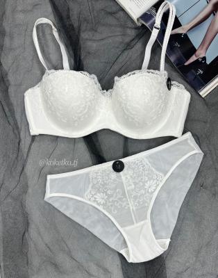 Бюстгальтер с трусиками слип