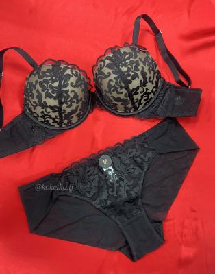 Бюстгальтер с трусиками (пуш-ап)