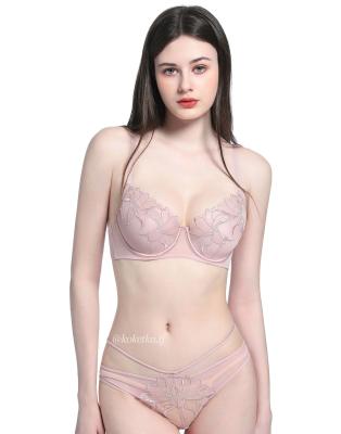 Бюстгальтер с трусиками стринг