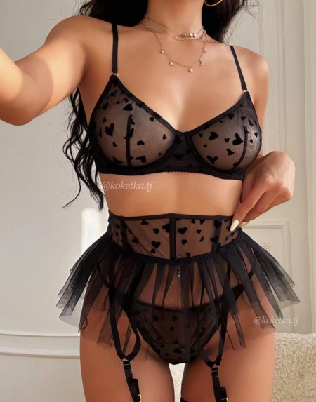 Нежный комплект белья с сердечками 