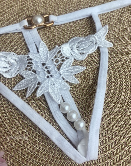 Эротические трусики-стринг с доступом