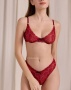 Бюстгальтер с трусиками стринг