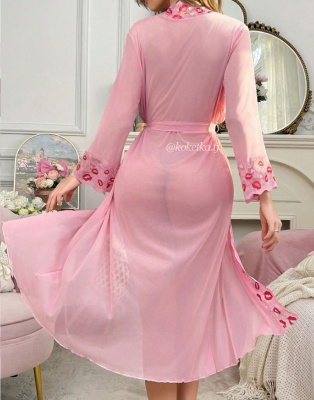 Соблазнительный комплект белья с халатом