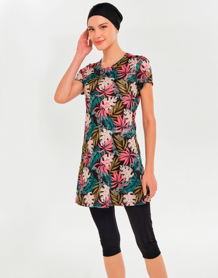 Модный купальник с короткими лосинами