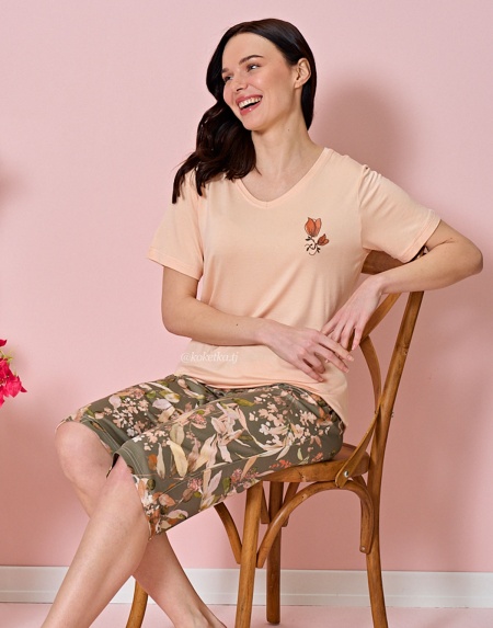 Домашний комплект с футболкой и капри