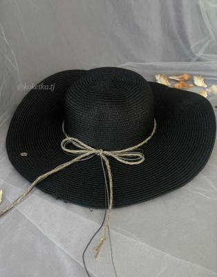Модная пляжная шляпа
