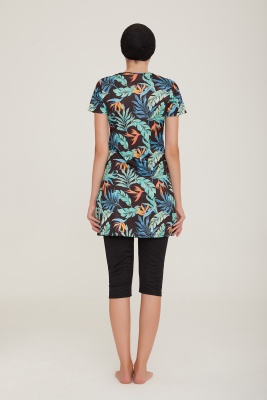 Модный купальник с короткими лосинами