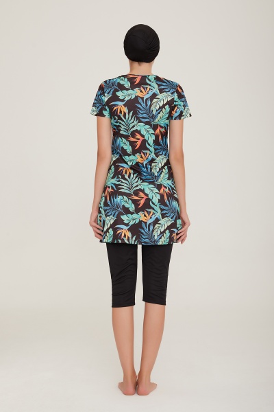 Модный купальник с короткими лосинами