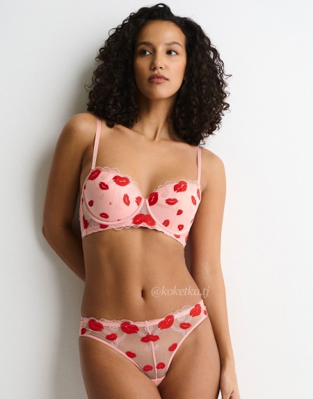 Бюстгальтер с трусиками (пуш-ап)