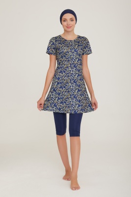 Модный купальник с короткими лосинами