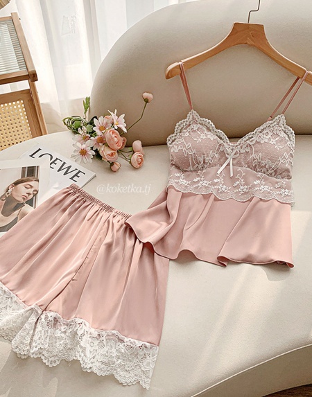 Нежный комплект из атласа