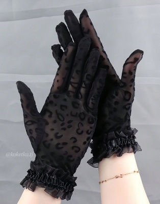 Нежные кружевные перчатки 
