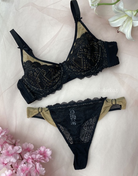 Бюстгальтер с трусиками стринг