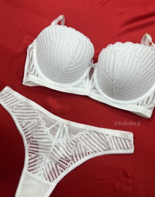 Бюстгальтер с трусиками (пуш-ап)