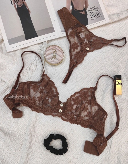 Бюстгальтер с трусиками стринг