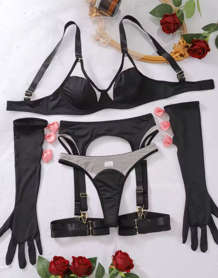 Сексуальный комплект белья с поясом