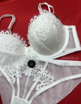 Бюстгальтер с трусиками слип
