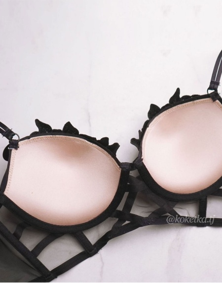Бюстгальтер с трусиками (пуш-ап)