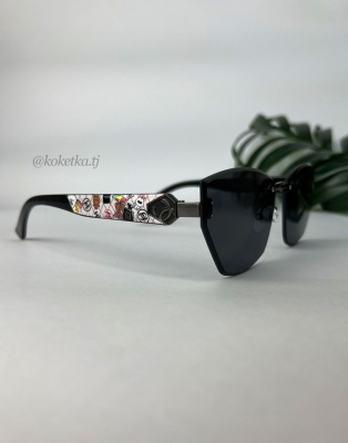 Очки солнцезащитные