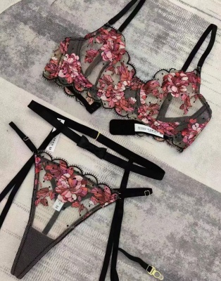 Бюстгальтер с трусиками (без пояса)