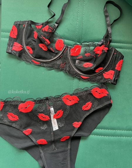 Бюстгальтер с трусиками бразилиана