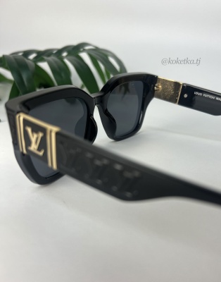 Очки солнцезащитные