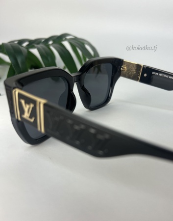 Очки солнцезащитные