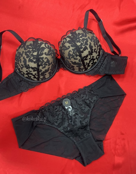 Бюстгальтер с трусиками (пуш-ап)