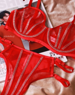 Бюстгальтер с трусиками со стразами