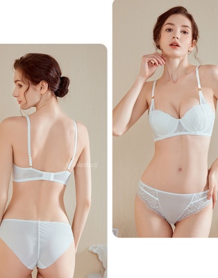 Бюстгальтер с трусиками (пуш-ап)