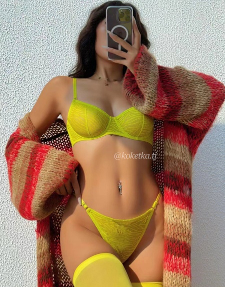 Бюстгальтер с трусиками стринг