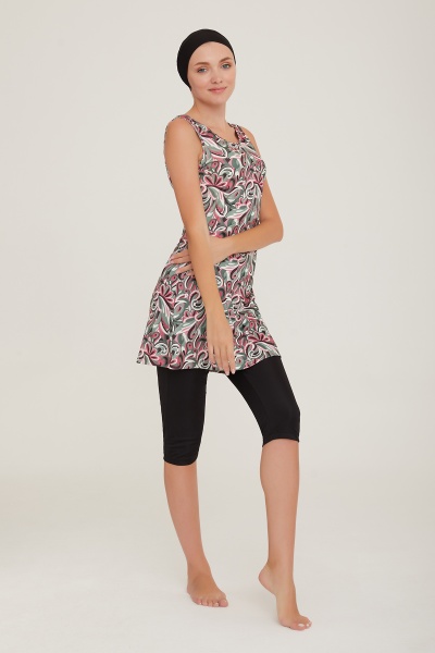 Модный купальник с короткими лосинами