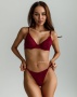 Бюстгальтер с трусиками стринг