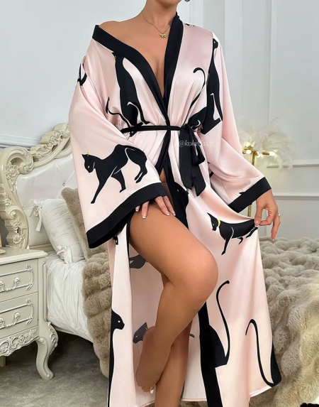 Нежный атласный халат