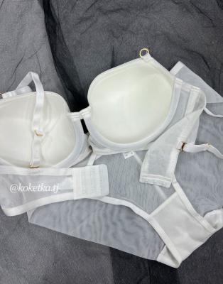 Бюстгальтер с трусиками (пуш-ап)