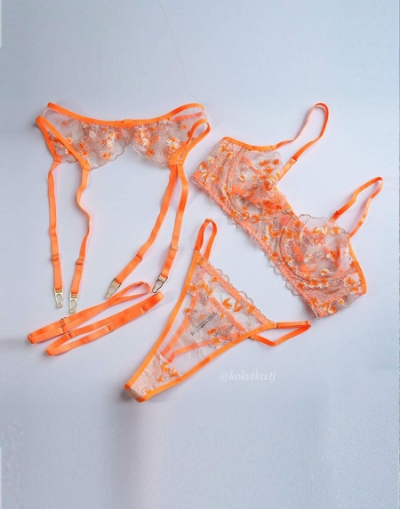 Кружевной бюстгальтер с трусиками и поясом