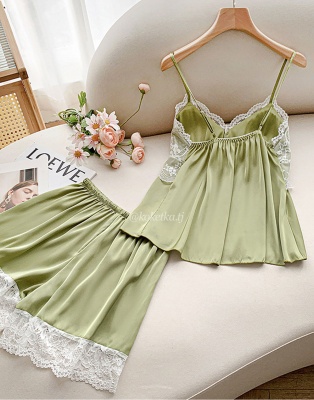 Нежный комплект из атласа