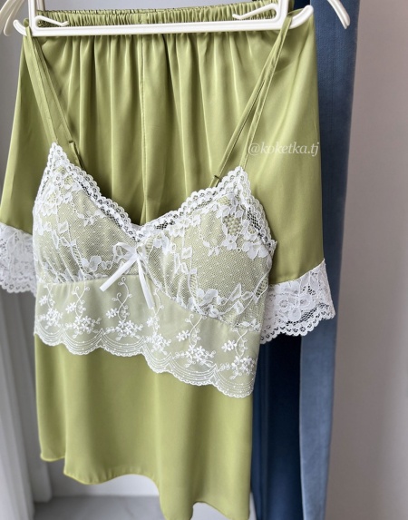 Нежный комплект из атласа