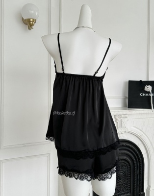 Нежный комплект из атласа