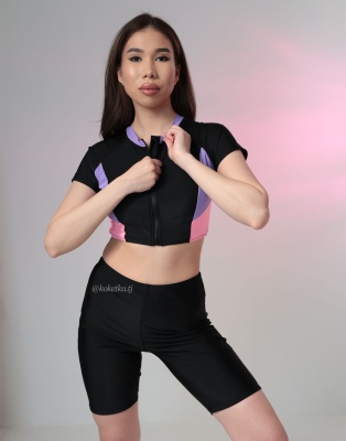 Модный купальник с шортиками