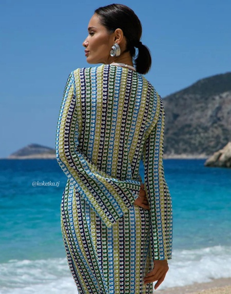 Пляжное платье с длинными рукавами 