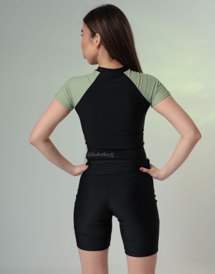 Модный купальник с шортиками