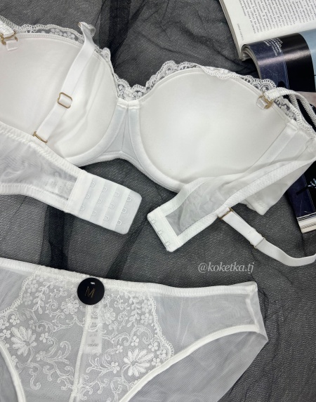 Бюстгальтер с трусиками слип