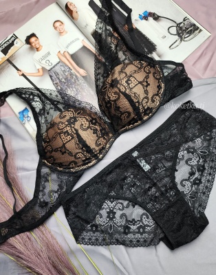 Бюстгальтер с трусиками