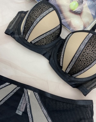 Бюстгальтер с трусиками (пуш-ап)